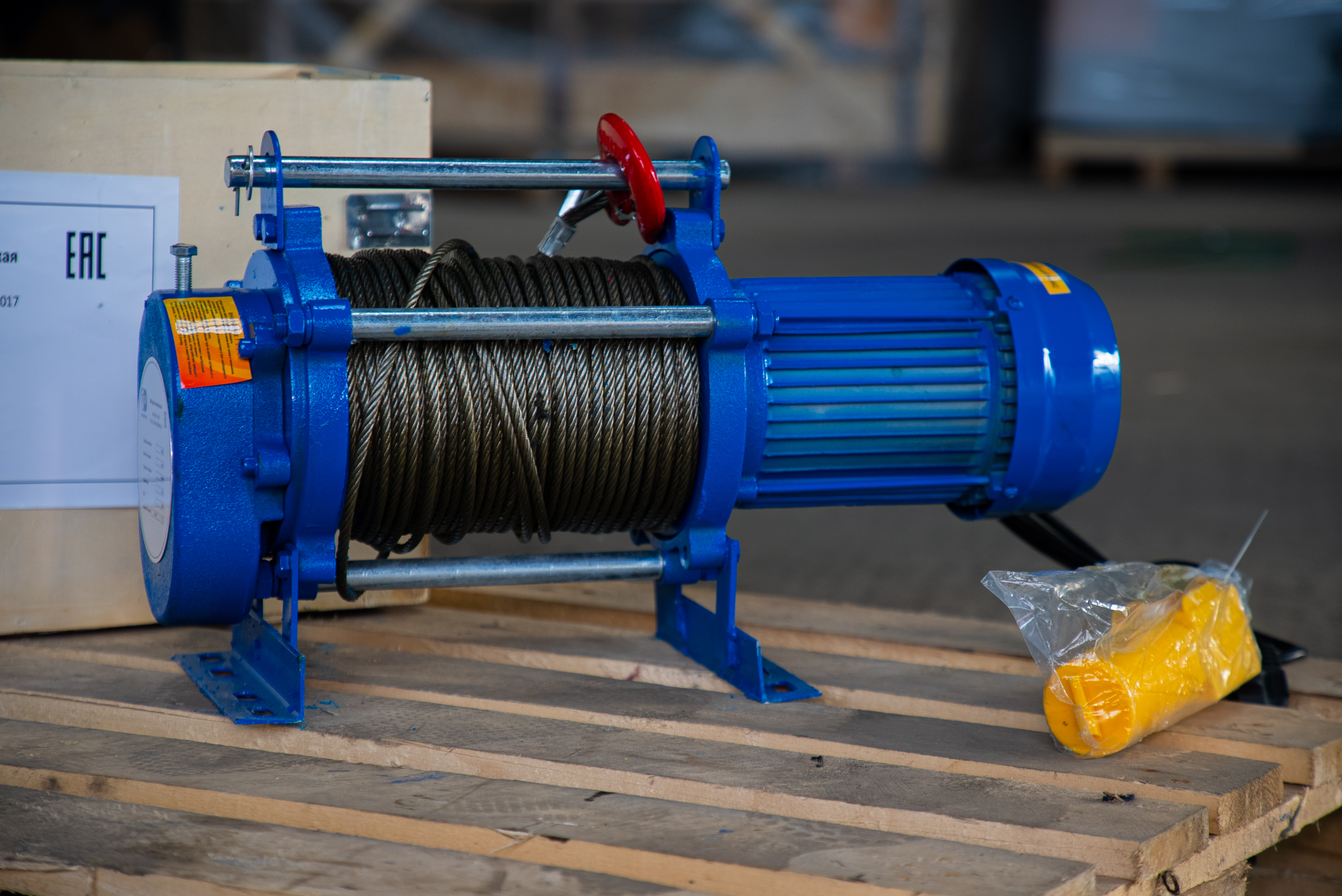 Лебедка электрическая 500 кг 100 м с канатом 220 В TOR KCD - фото