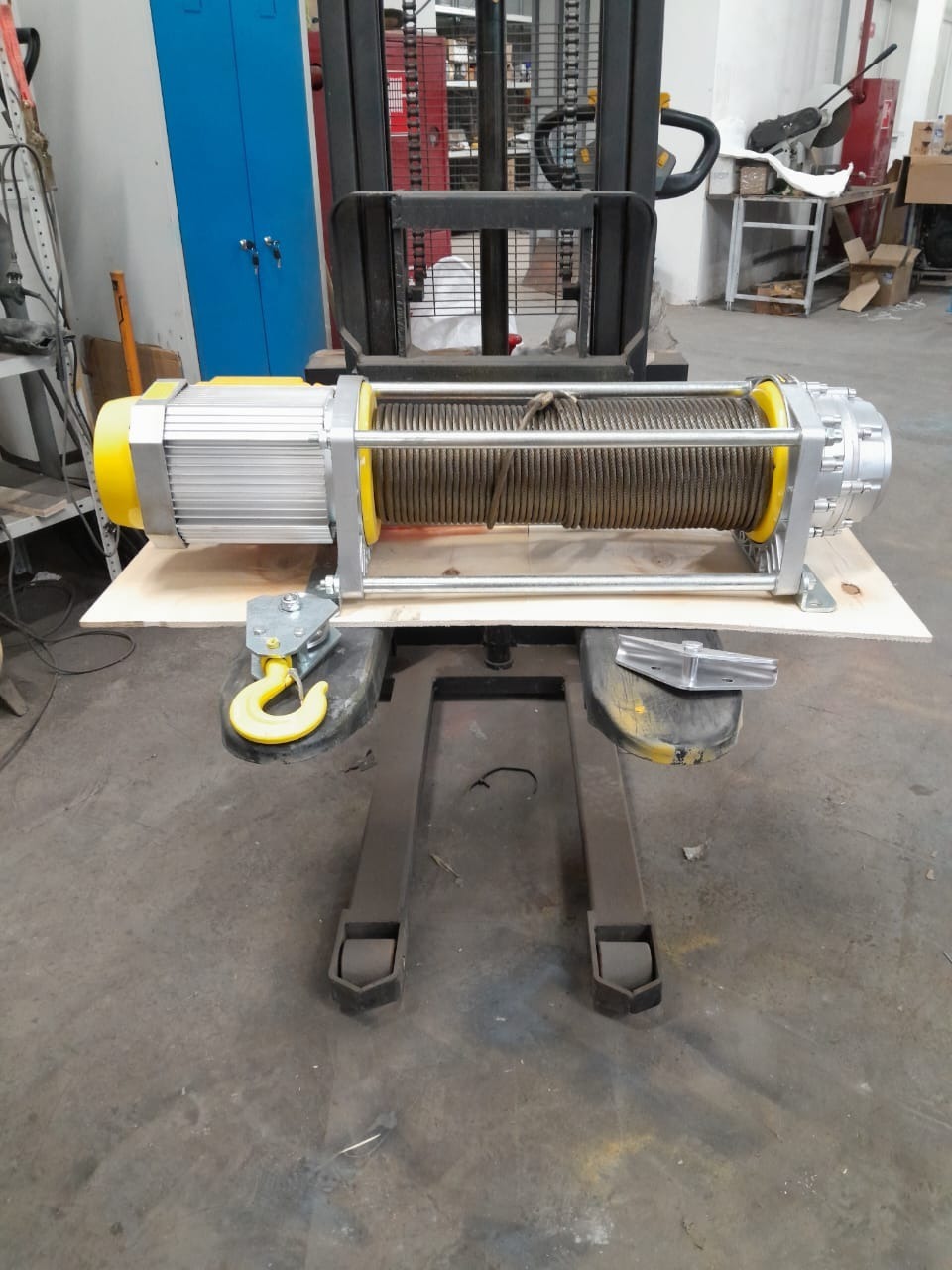 Лебедка электрическая 1250кг 100м с канатом 220В алюминиевый корпус TOR KCD(А) - фото