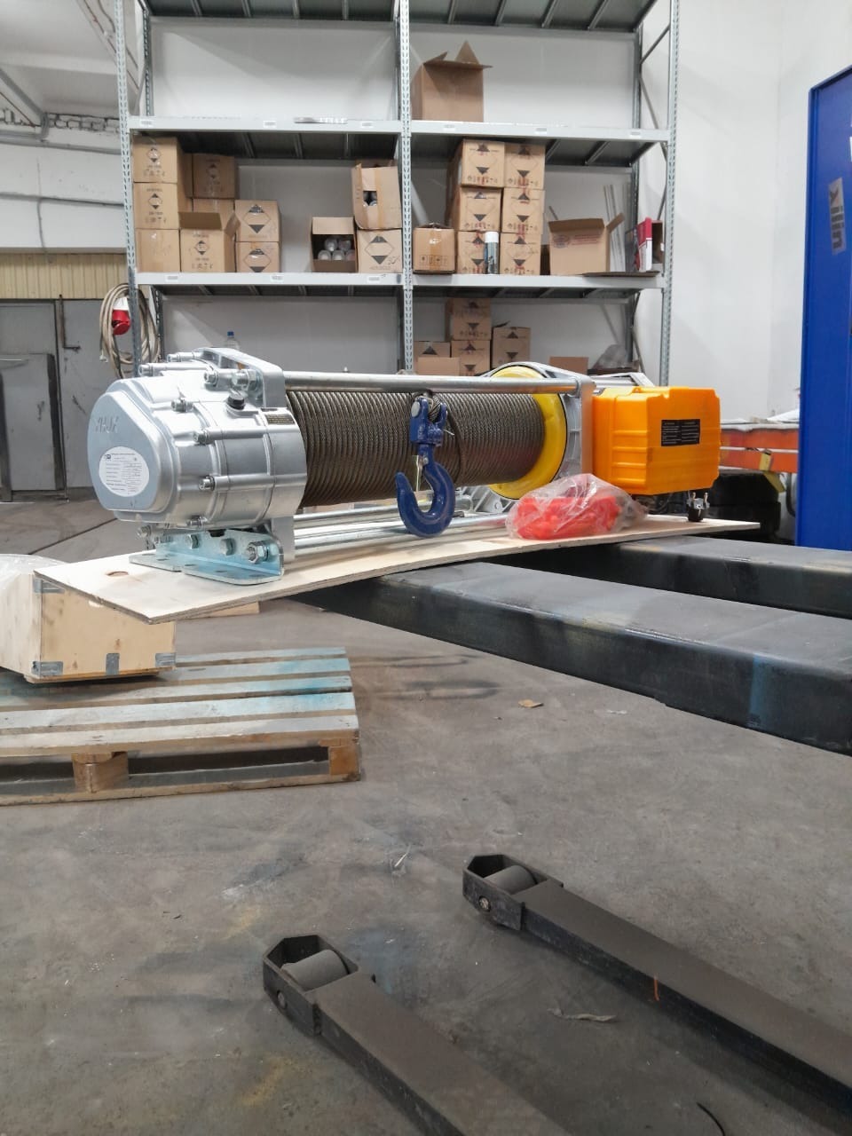 Лебедка электрическая 1000кг 100м с канатом 220В алюминиевый корпус TOR KCD(А) - фото