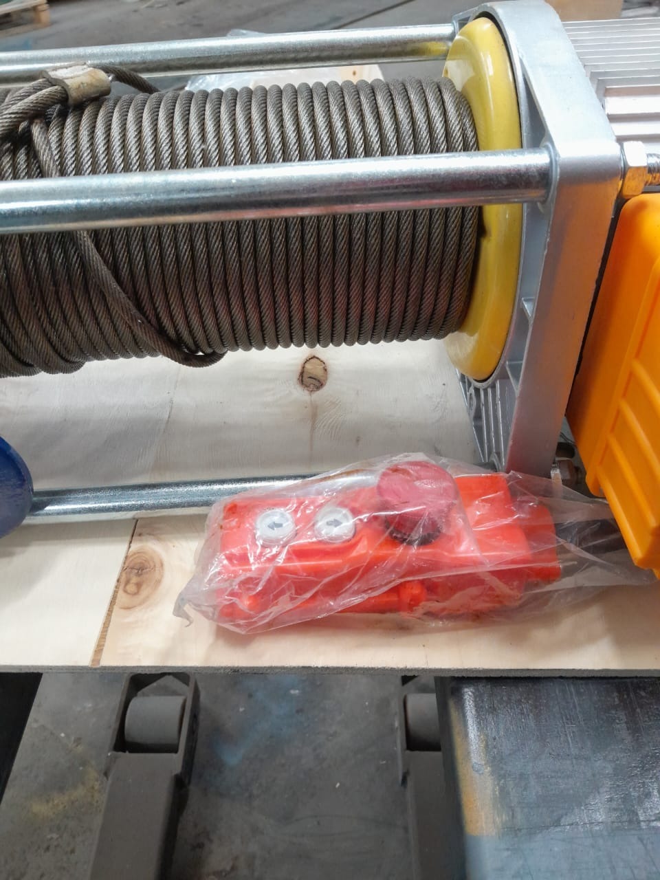 Лебедка электрическая 1000кг 100м с канатом 220В алюминиевый корпус TOR KCD(А) - фото