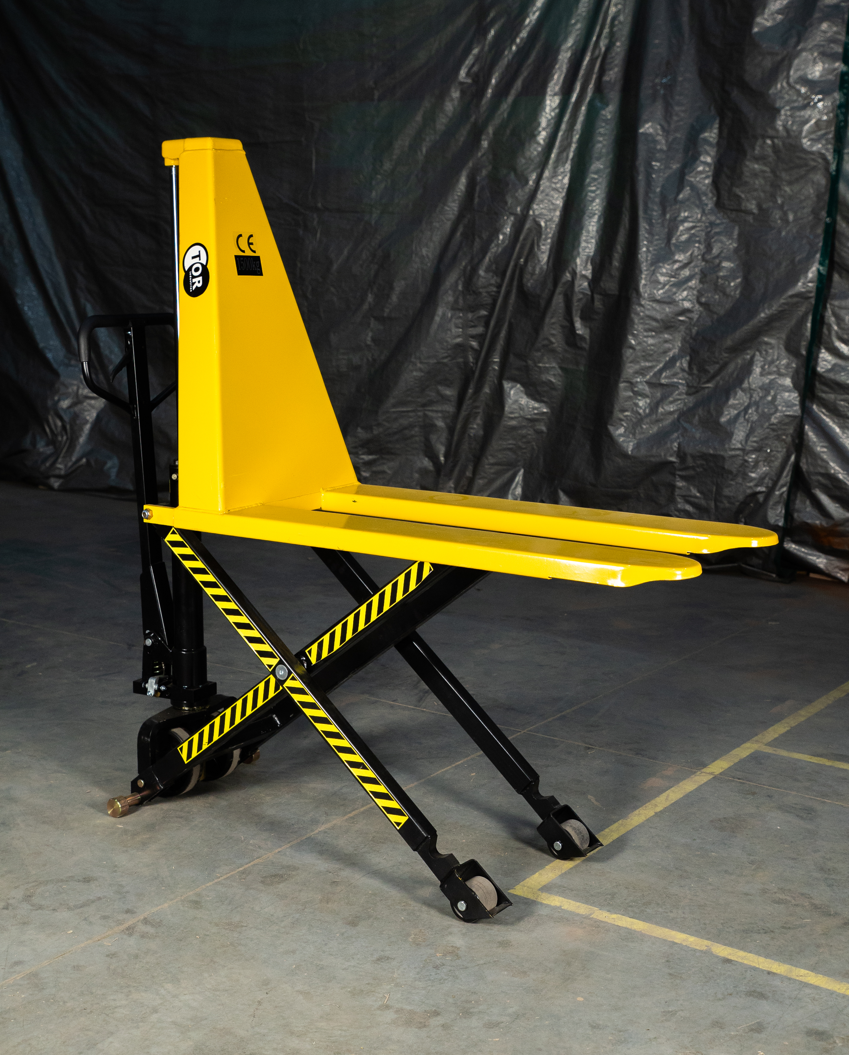 Тележка гидравлическая с ножничным подъемом 1500 кг 1150 мм полиуретановые колеса TOR HLS1500Q - фото