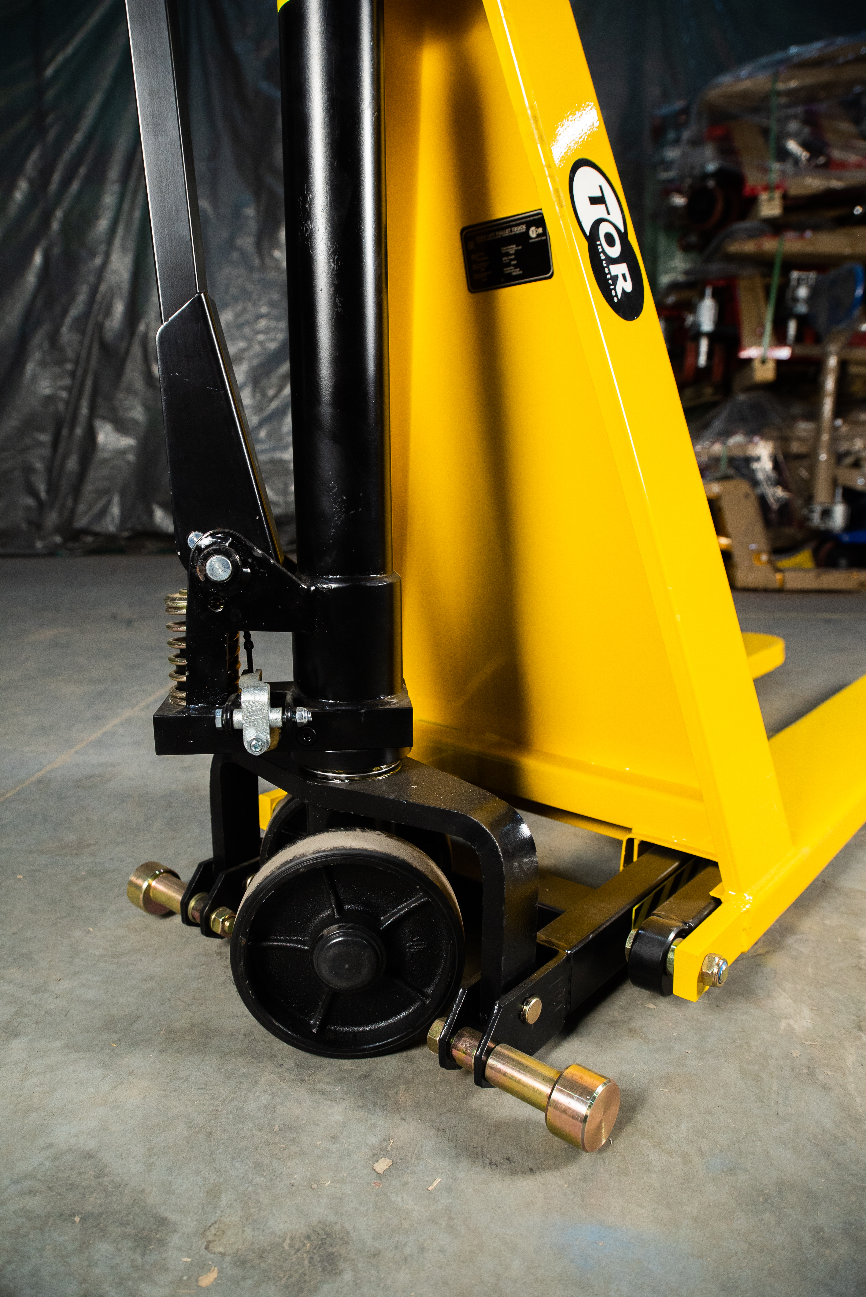 Тележка гидравлическая с ножничным подъемом 1500 кг 1150 мм полиуретановые колеса TOR HLS1500Q - фото