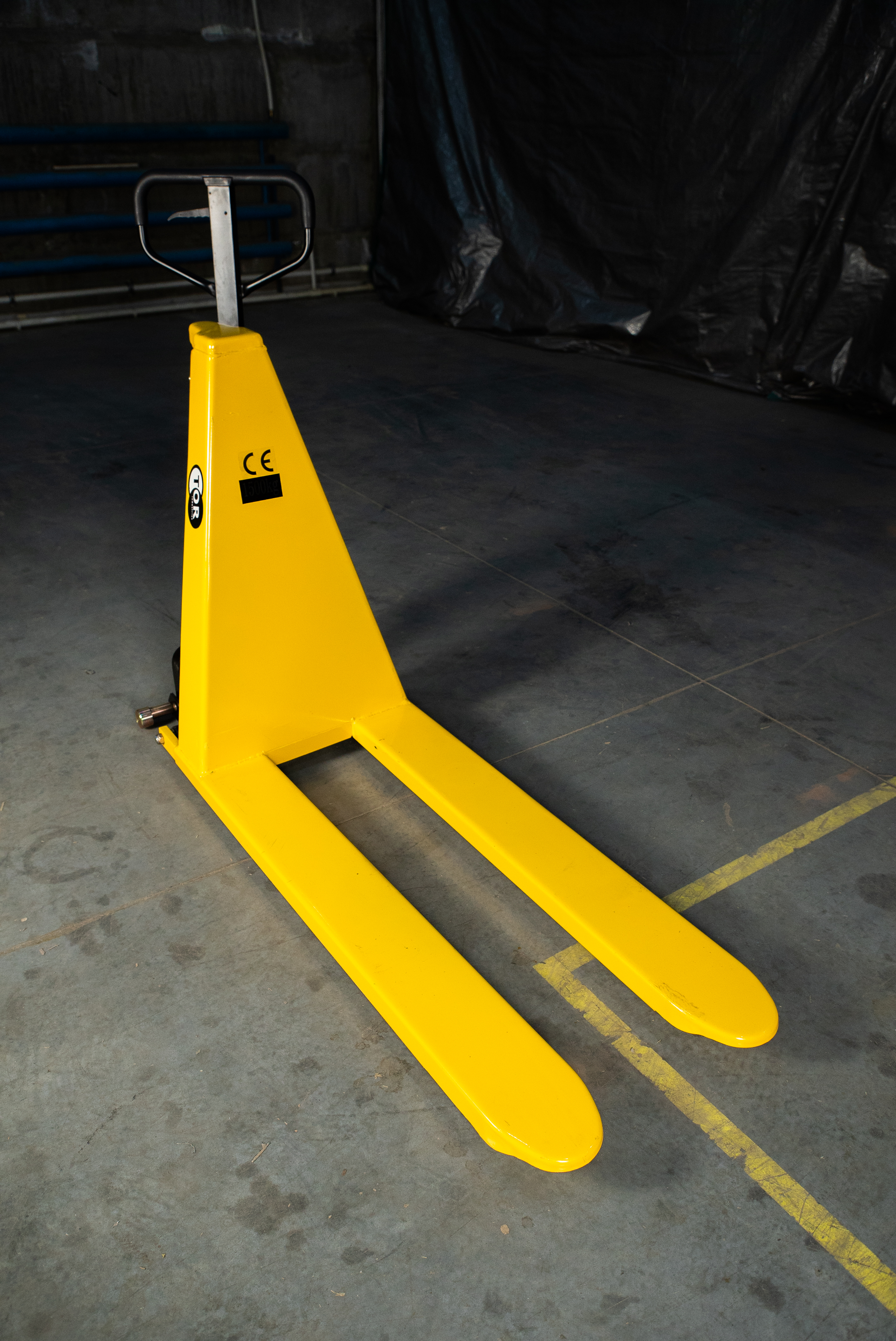 Тележка гидравлическая с ножничным подъемом 1500 кг 1150 мм полиуретановые колеса TOR HLS1500Q - фото