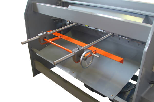 Электромеханическая гильотина Metal Master ETG 1530E