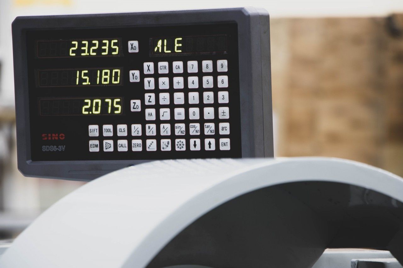 Универсальный токарный станок Proma SPF-1000PS с УЦИ - фото