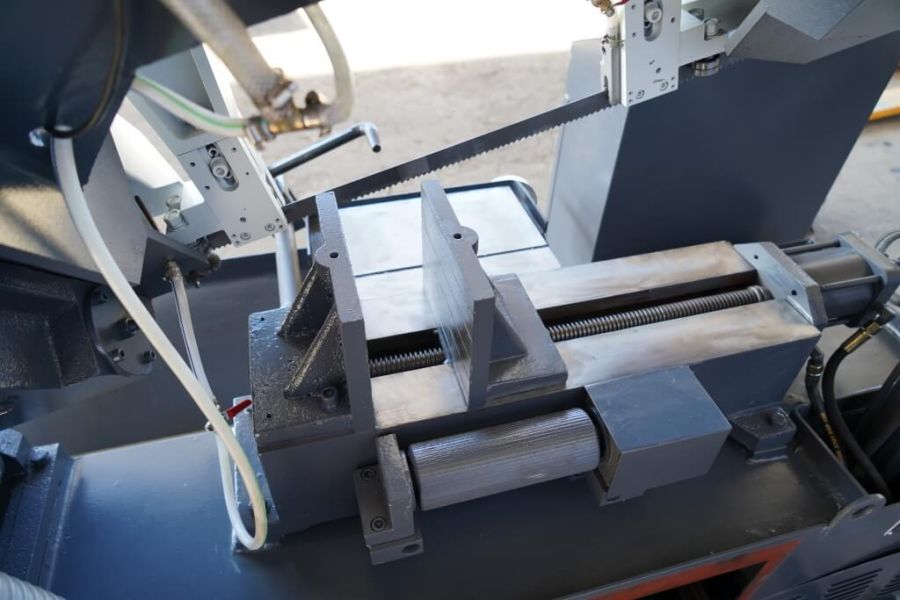 Полуавтоматическая ленточная пила по металлу Metal Master BSM-300 SAF - фото