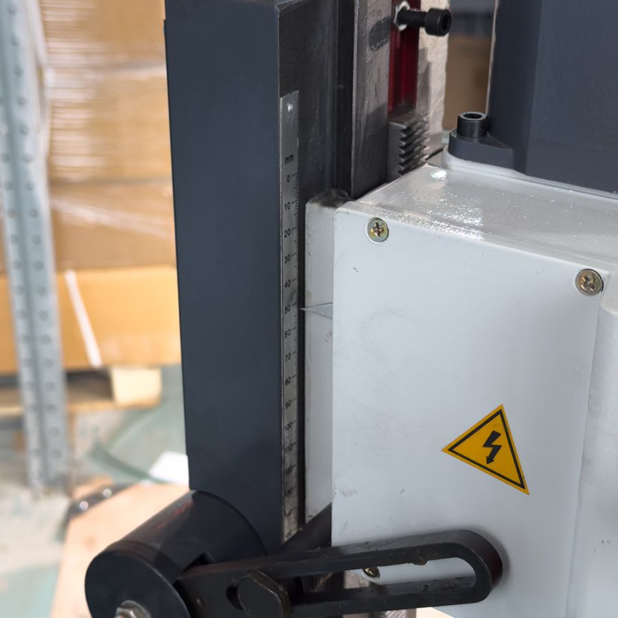 Вертикально-фрезерный станок VISPROM FPV-25LP - фото