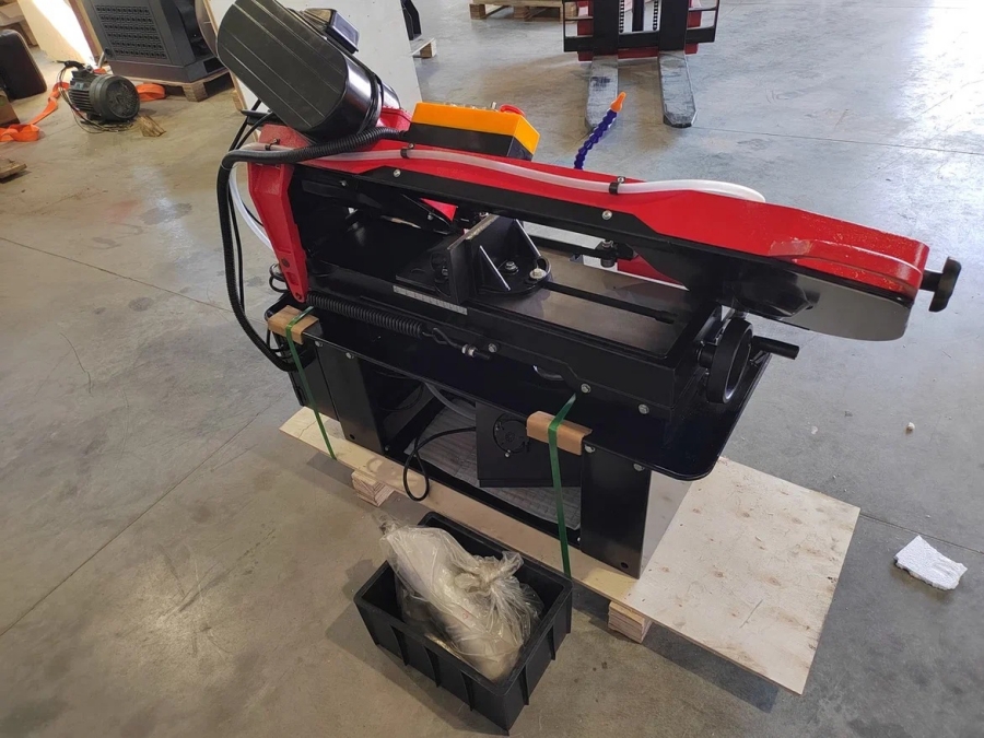 Ленточная пила по металлу MetMachine LS1118 - фото