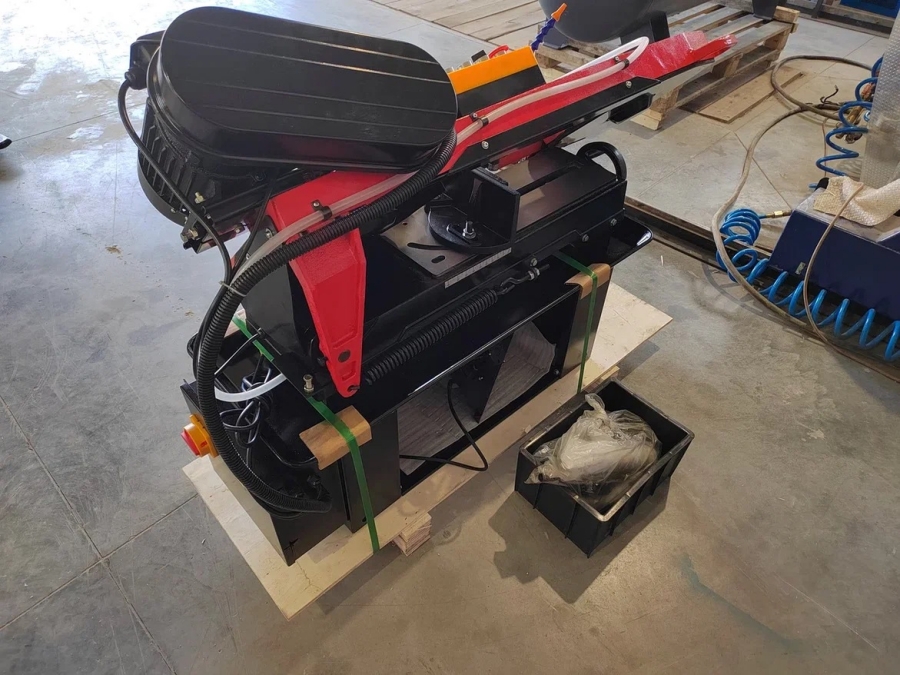 Ленточная пила по металлу MetMachine LS1118 - фото