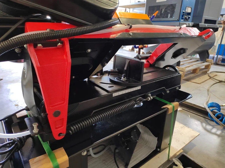 Ленточная пила по металлу MetMachine LS1118 - фото