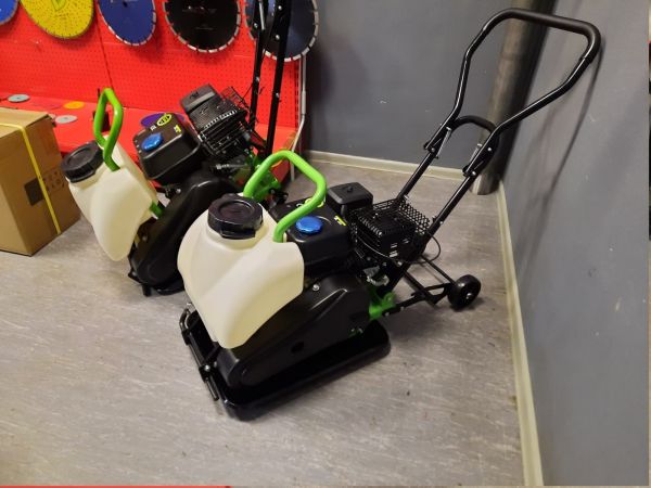 Виброплита Diamaster HIT-C60/6,5D (бак, колеса) - фото