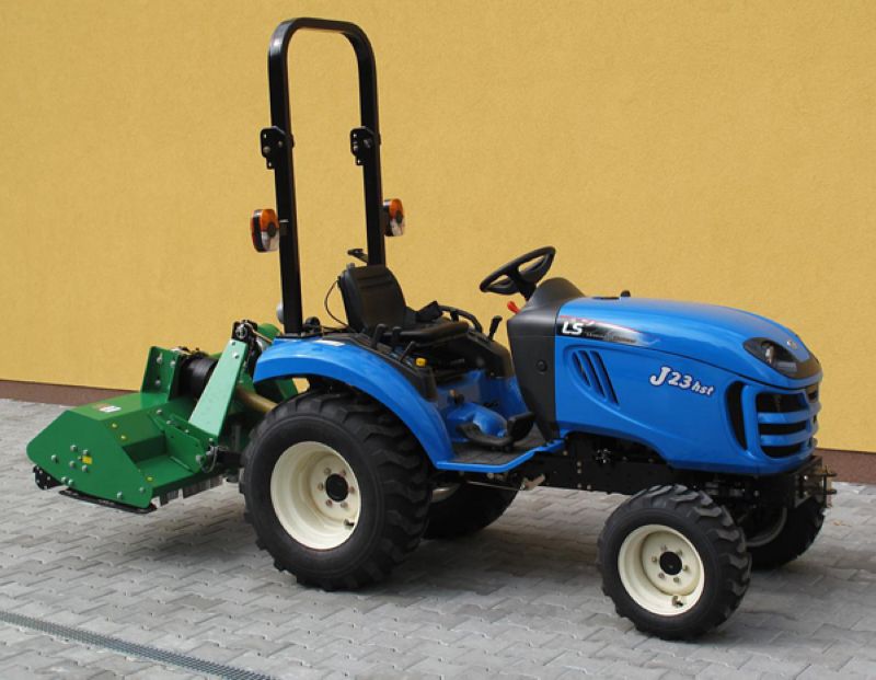 Универсальная коммунальная машина "Малыш" - фото