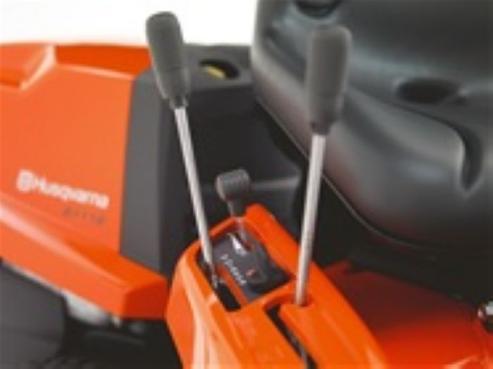 Рейдер-газонокосилка бензиновая Husqvarna R112C5 с декой - фото