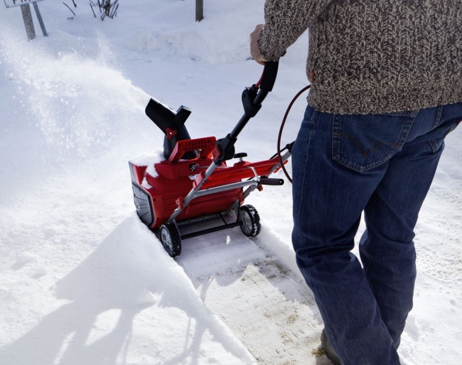 Снегоуборщик бензиновый Al-ko SnowLine 55 E - фото