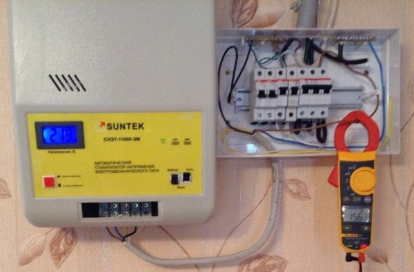 Стабилизатор электромеханический SUNTEK СНЭТ 11 кВА ЭМ - фото