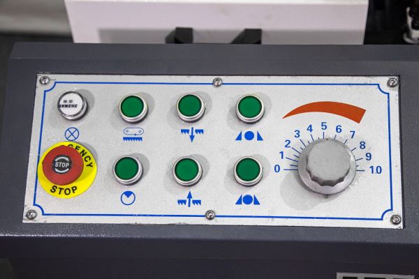 Двухколонный полуавтоматический ленточнопильный станок Metal Master MGH-200 - фото