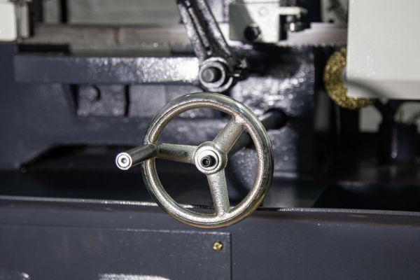 Двухколонный полуавтоматический ленточнопильный станок Metal Master MGH-350 - фото