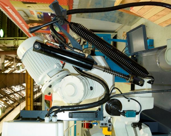 Ленточная пила по металлу Metal Master BSG 255 - фото