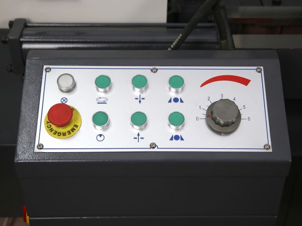 Двухколонный полуавтоматический ленточнопильный станок Metal Master MGH-300Z - фото