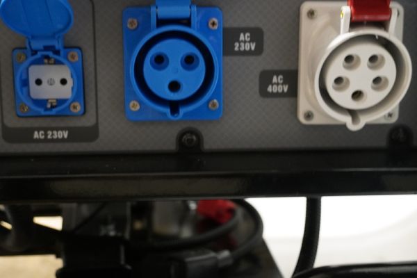 Электрогенератор бензиновый Loncin LC22000S - фото