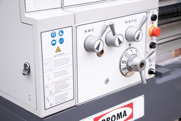 Универсальный токарный станок Proma SPF-1500PHS с УЦИ - фото