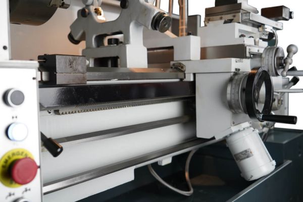 Станок токарный Metal Master Z50100 DRO RFS С УЦИ - фото