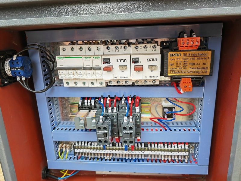 Двухколонный полуавтоматический ленточнопильный станок MetalTec BS 300 CH - фото