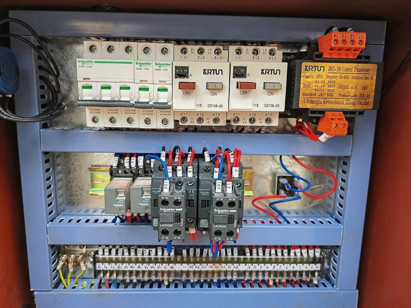 Двухколонный полуавтоматический ленточнопильный станок MetalTec BS 400 CH - фото