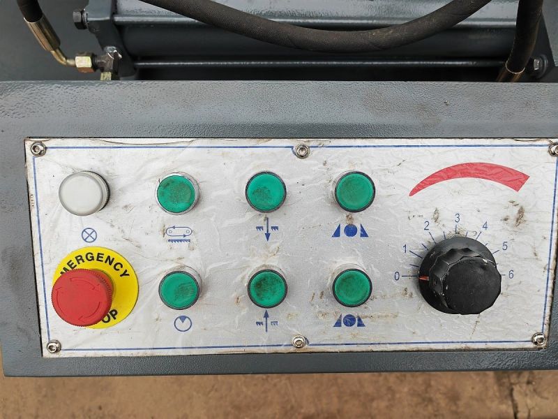 Двухколонный полуавтоматический ленточнопильный станок MetalTec BS 350CZ - фото