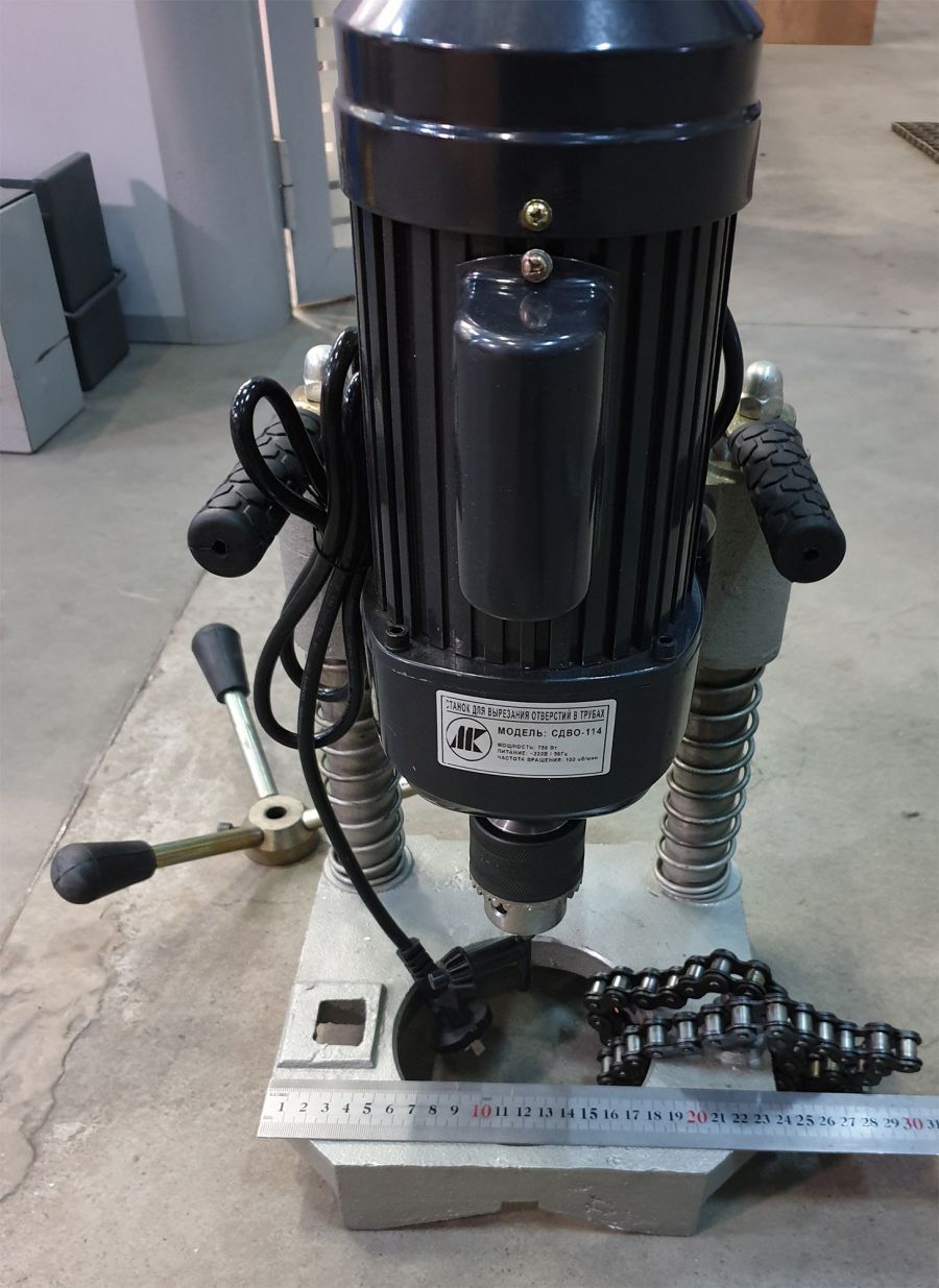 Станок для вырезания отверстий в трубах СДВО-114 - фото