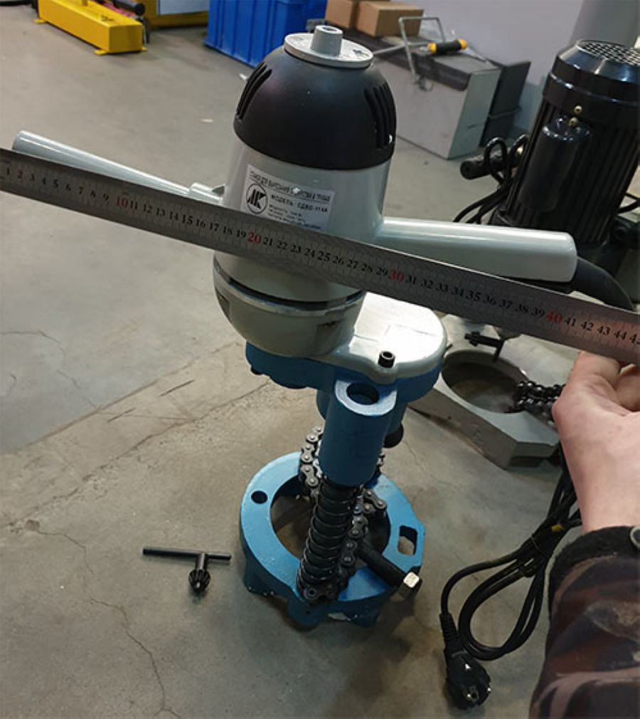 Станок для вырезания отверстий в трубах СДВО-114А - фото