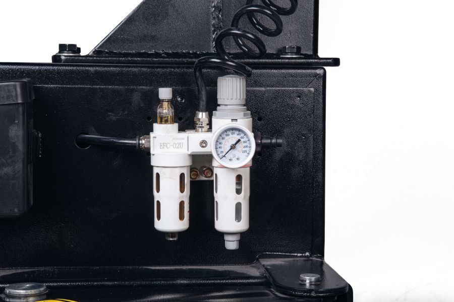 Полуавтоматический шиномонтажный станок с увеличенным монтажным столом Wieder Kraft WDK-758 - фото