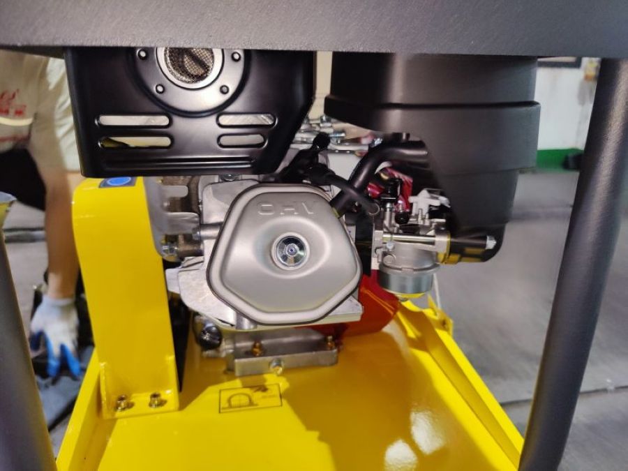 Виброплита TOR C-330A (Honda) - фото