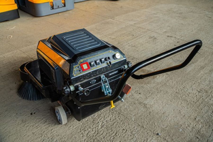 Подметально-уборочная машина TOR A100 с АКБ - фото