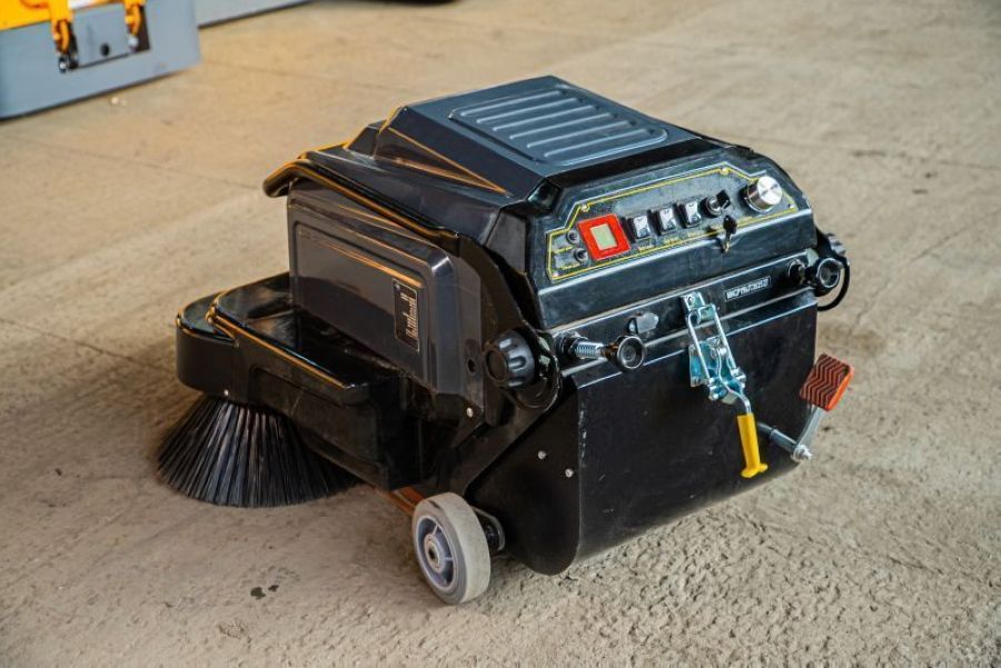 Подметально-уборочная машина TOR A100 с АКБ - фото