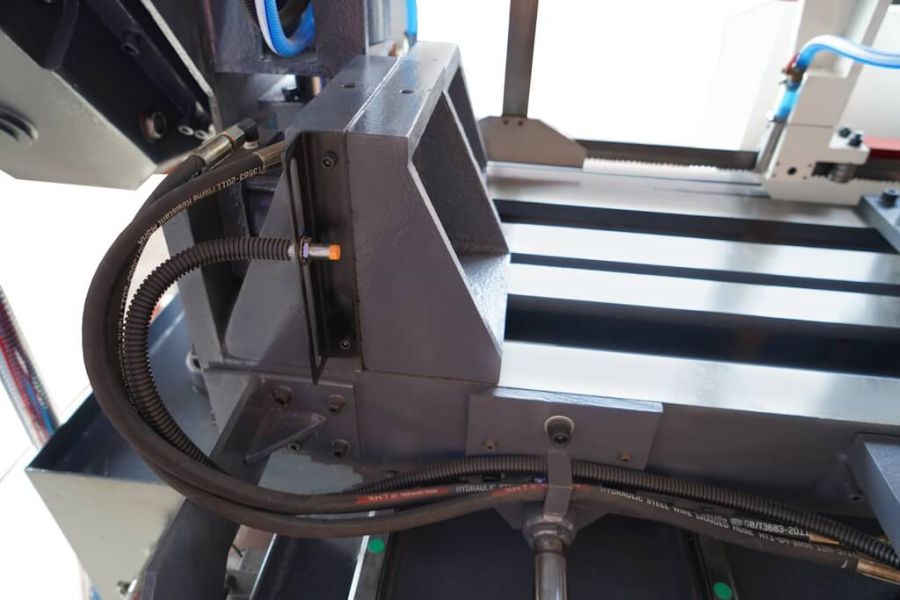 Двухколонный автоматический ленточнопильный станок Metal Master MSK 400 Е - фото