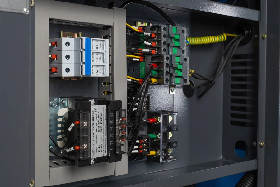 Компрессор винтовой Hansmann RSA 5.5-10 IP54 с частотным преобразователем - фото