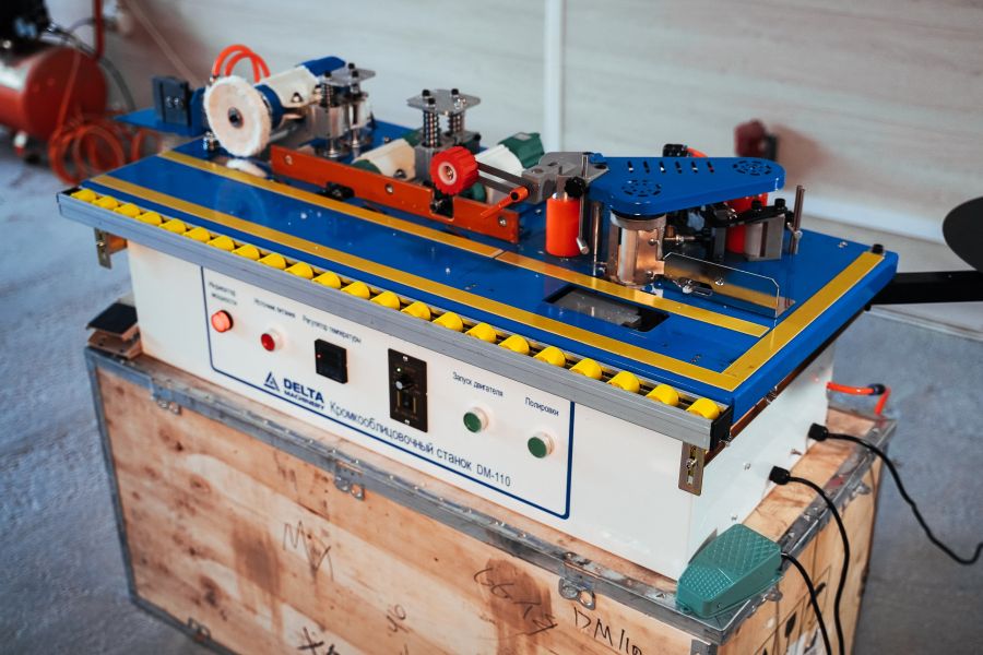 Кромкооблицовочный станок DELTAMACHINERY DM-110 - фото