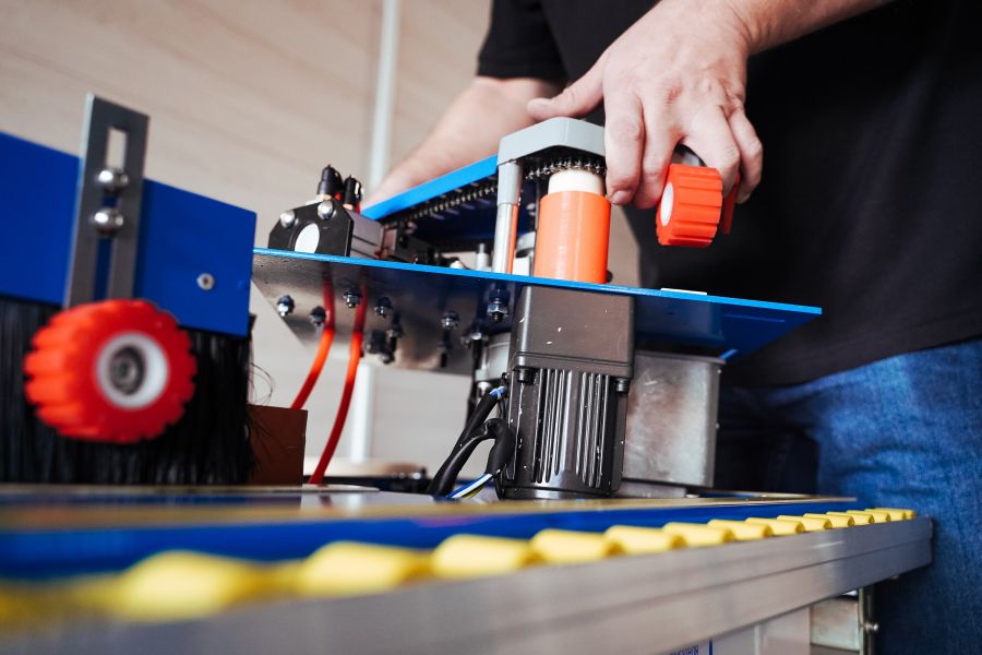 Кромкооблицовочный станок DELTAMACHINERY DM-110 - фото