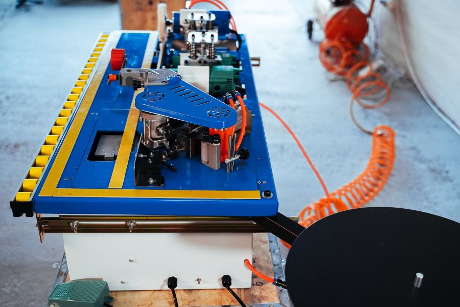 Кромкооблицовочный станок DELTAMACHINERY DM-110 - фото