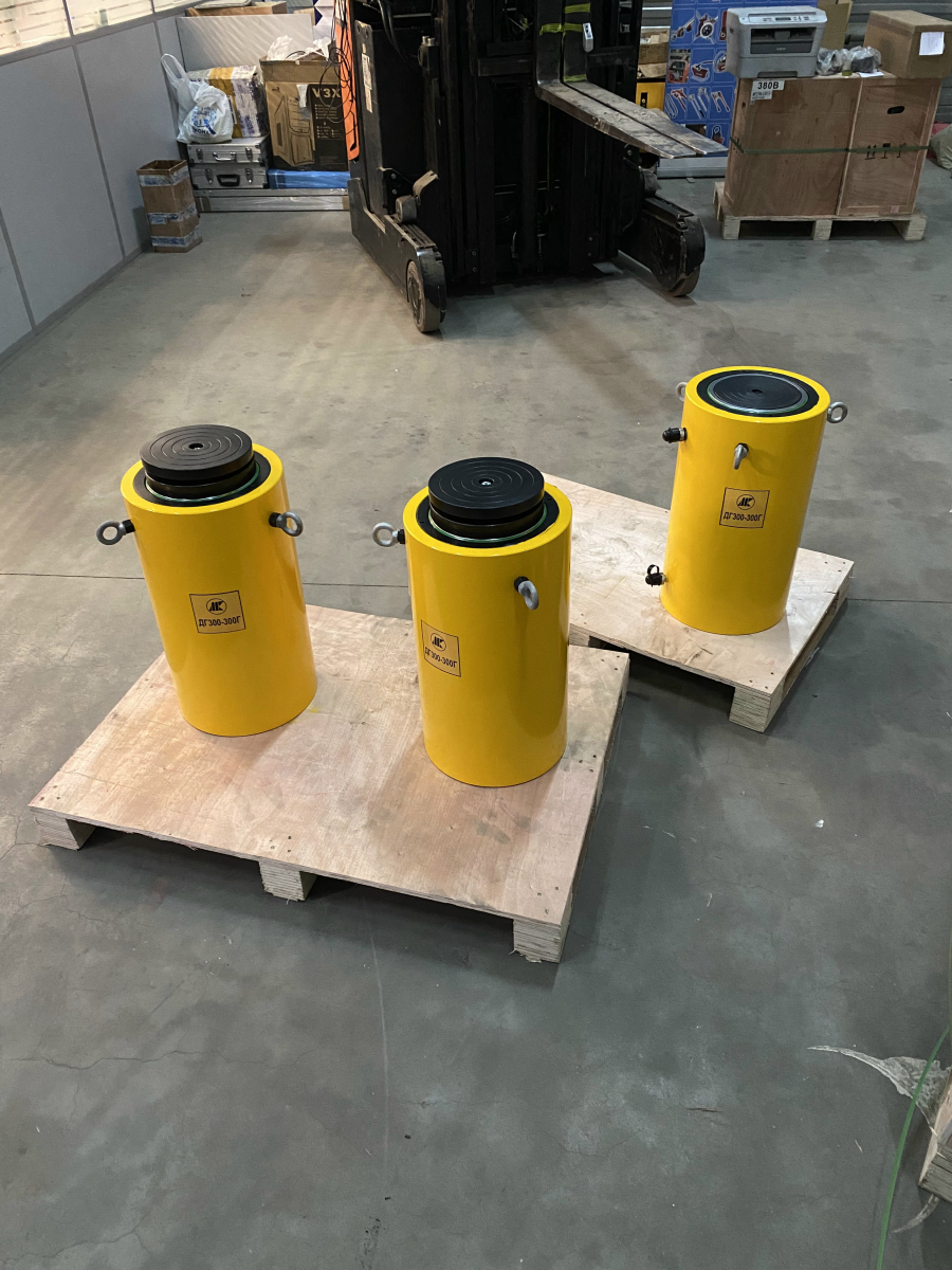 Домкрат грузовой с гидравлическим возвратом ДГ300-50ГО с плавающей опорой - фото