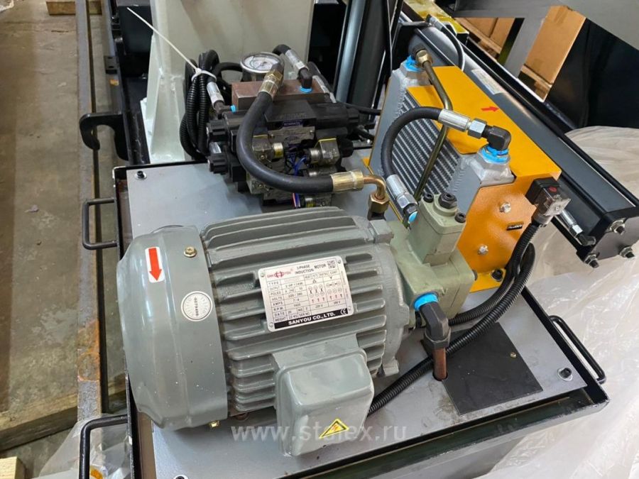 Двухколонный полуавтоматический ленточнопильный станок Stalex SBS-650 - фото