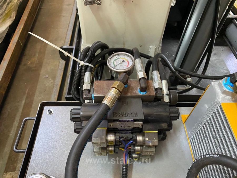 Двухколонный полуавтоматический ленточнопильный станок Stalex SBS-650 - фото