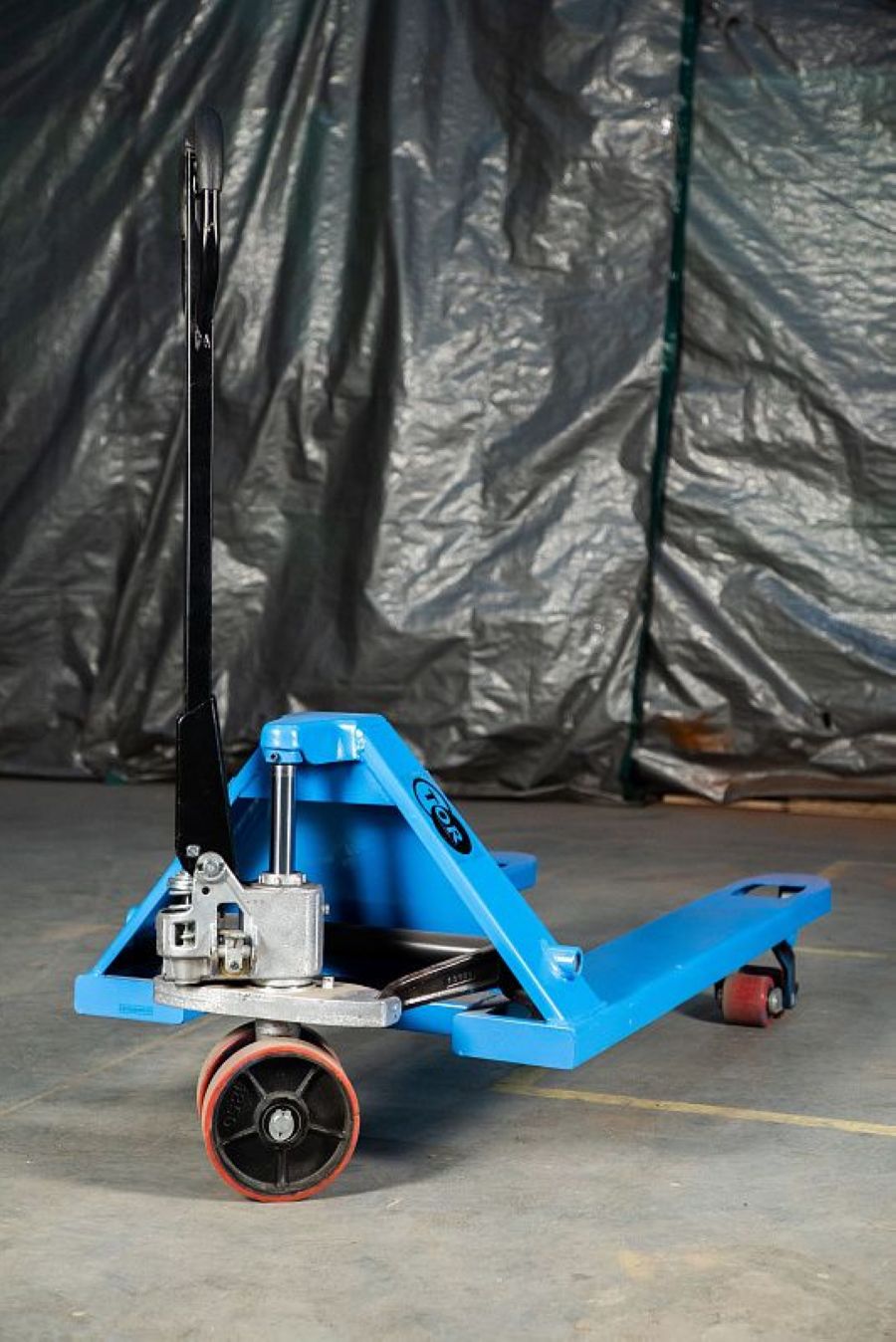 Тележка гидравлическая 2500 кг 1220х685 мм TOR RHP широковильная (полиуретановые колеса) - фото