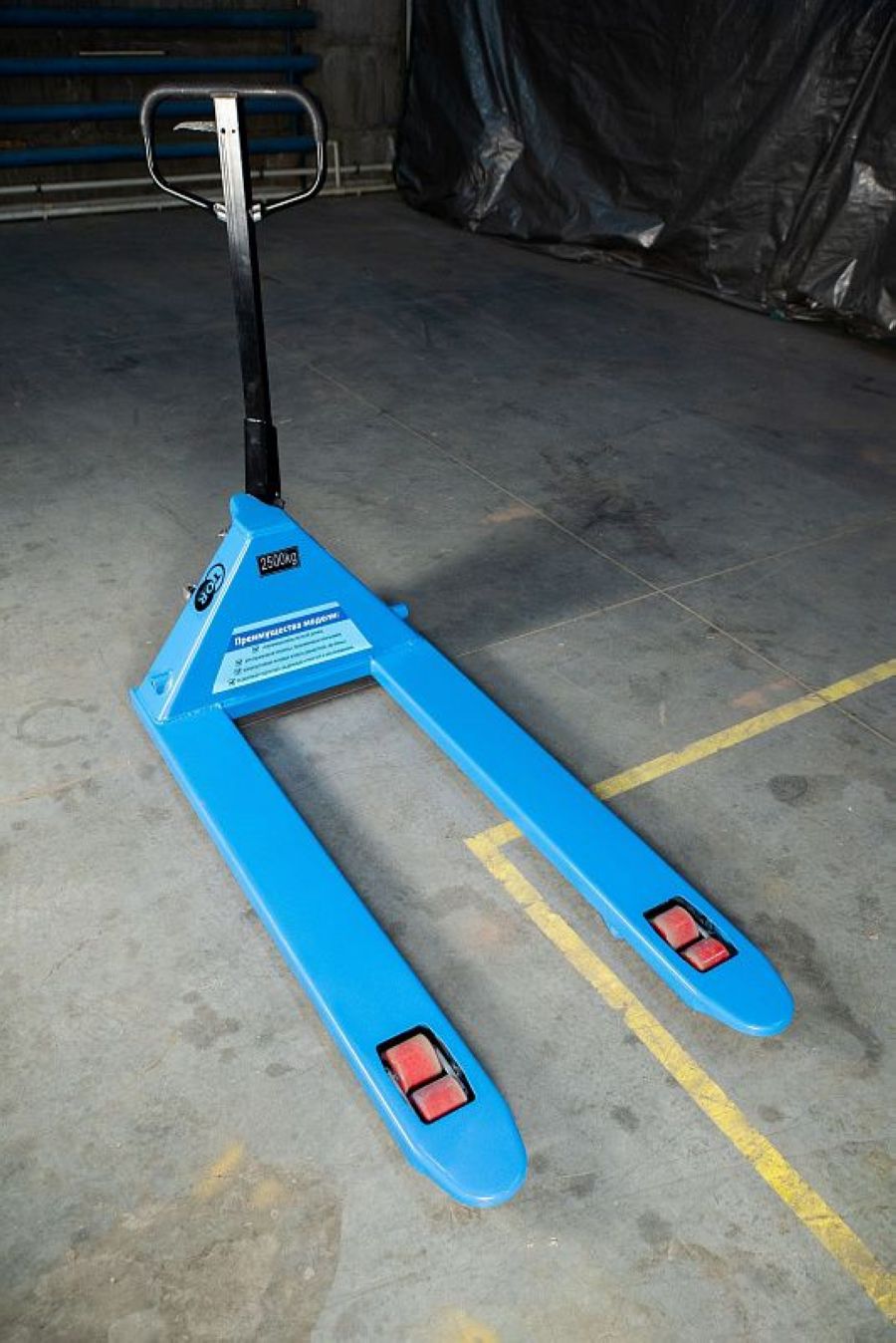 Тележка гидравлическая 2500 кг 1220х685 мм TOR RHP широковильная (полиуретановые колеса) - фото