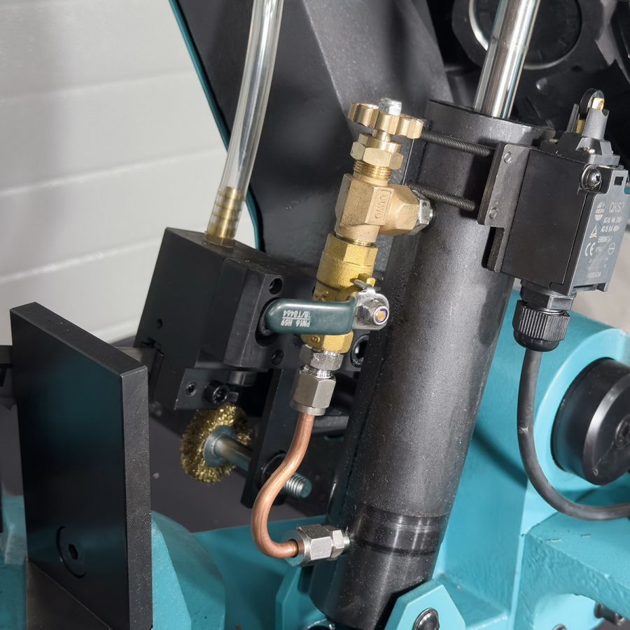 Ленточная пила по металлу AURA LM-220G/380 - фото