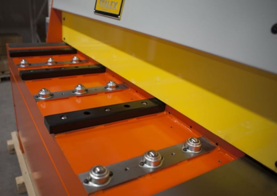 Гильотина электромеханическая Stalex Q11-4x1300NC - фото