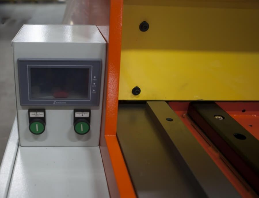 Гильотина электромеханическая Stalex Q11-4x1300NC - фото