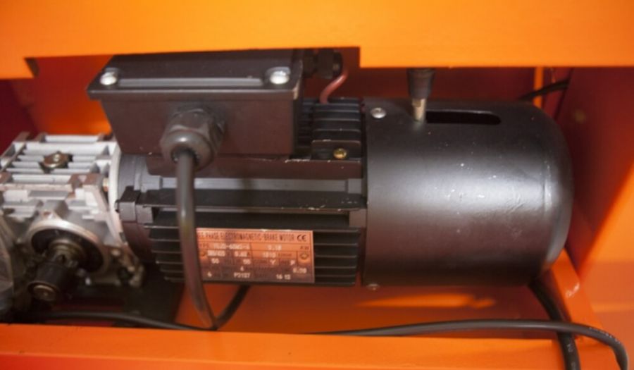 Гильотина электромеханическая Stalex Q11-4x1300NC - фото