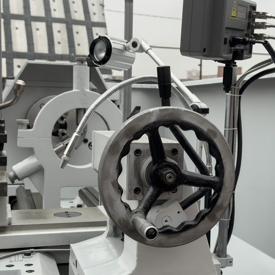 Универсальный токарный станок VISPROM SPV-1500/660 с УЦИ - фото